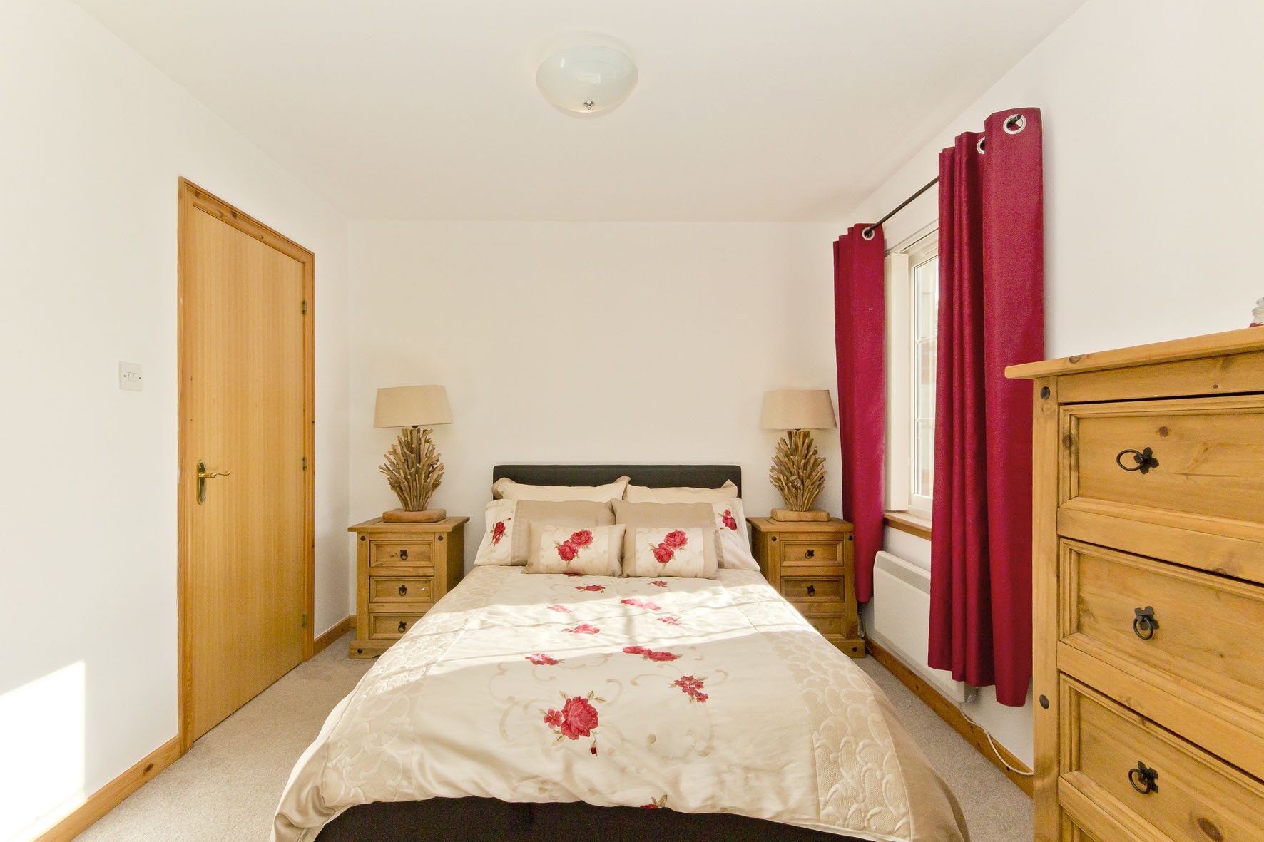 Image 10 - Bed 1.jpg